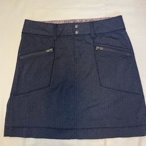 Athleta skirt - like new - light stretch with utility pockets! Great for travel!